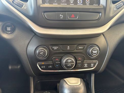 Used 2017 Jeep Cherokee Limited AWD/4WD image 24