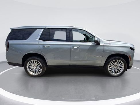 Used 2025 Chevrolet Tahoe High Country AWD/4WD image 3
