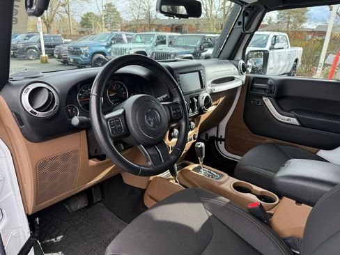 Used 2017 Jeep Wrangler Sahara w/ Mopar Chrome Edition Group image 11