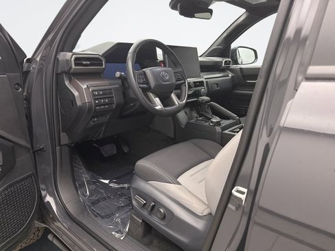 Used 2024 Toyota Tacoma TRD Off-Road image 10