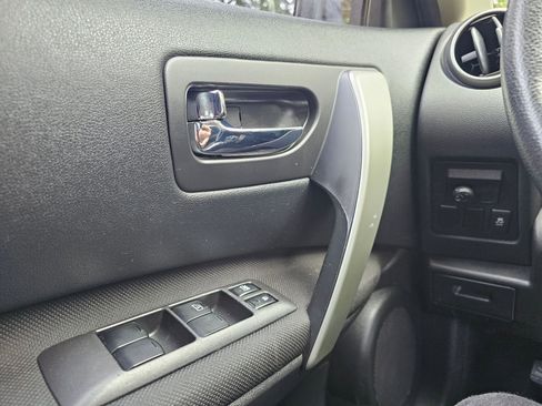 Used 2014 Nissan Rogue S FWD image 29