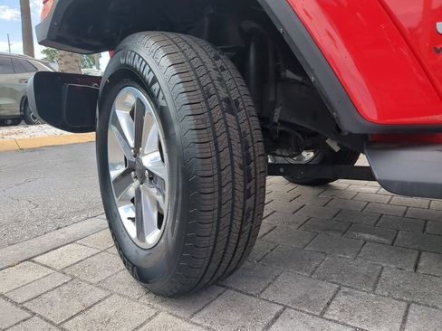 Used 2019 Jeep Wrangler Unlimited Sahara AWD/4WD image 33