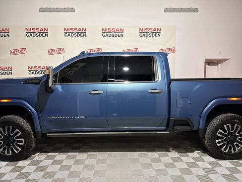 Used 2024 GMC Sierra 2500 Denali Ultimate AWD/4WD image 4