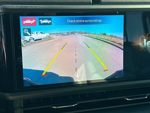 Used 2025 Jeep Gladiator Mojave w/ Convenience Group image 16