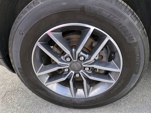 Used 2019 Jeep Grand Cherokee Limited image 9
