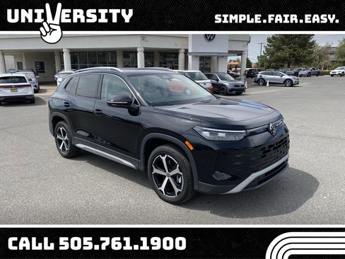 Used 2025 Volkswagen Tiguan SE w/ Panoramic Sunroof Package image 1