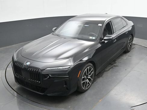 Used 2024 BMW 760i xDrive w/ Executive Package AWD/4WD image 34