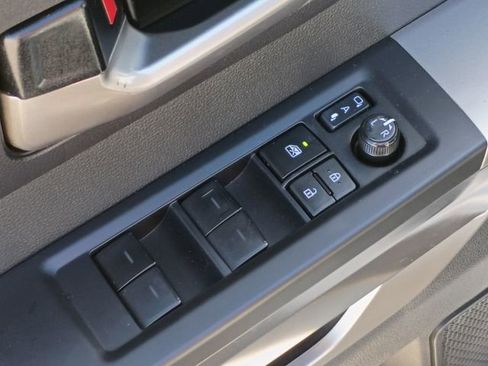 Used 2025 Toyota Sequoia SR5 image 33