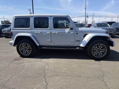 Used 2024 Jeep Wrangler High Altitude AWD/4WD image 6