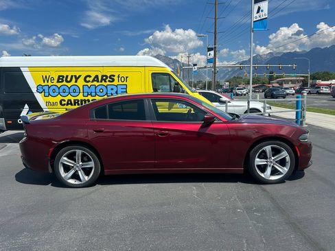 Used 2017 Dodge Charger SE RWD image 2