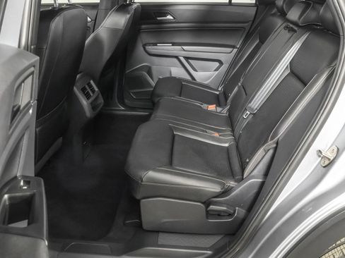 Used 2020 Volkswagen Atlas Cross Sport SE w/ Panoramic Sunroof Package image 35