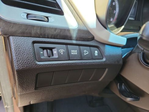 Used 2017 Hyundai Santa Fe Sport FWD image 23