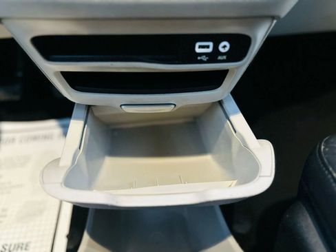 Used 2020 Chrysler Pacifica Touring-L FWD image 12