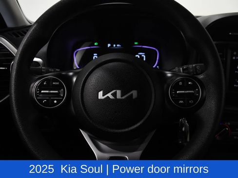 Used 2025 Kia Soul LX w/ LX Technology Package FWD image 13