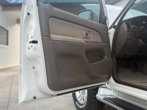 Used 2001 Toyota 4Runner SR5 image 10