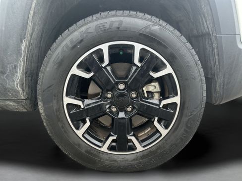 Used 2023 Jeep Renegade Latitude AWD/4WD image 43
