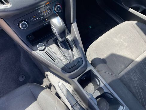 Used 2016 Ford Focus SE FWD image 19