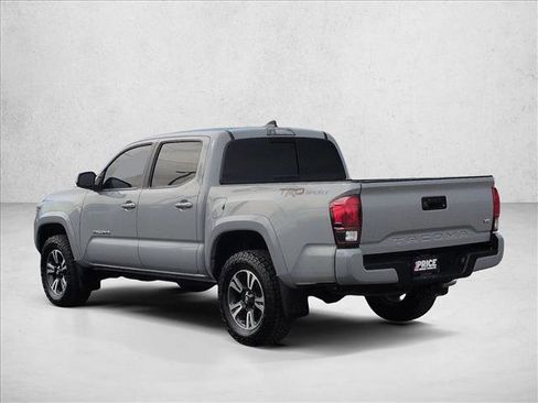 Used 2018 Toyota Tacoma TRD Sport image 8