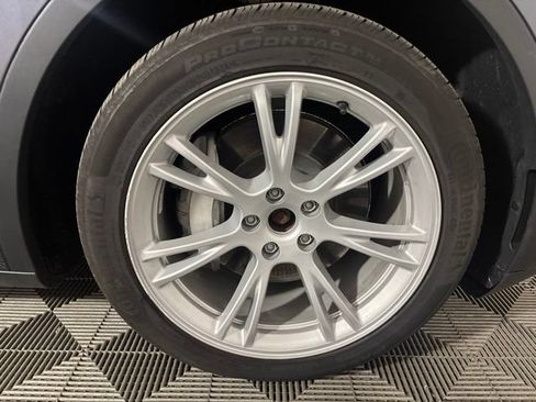 Used 2023 Tesla Model Y Long Range AWD/4WD image 46