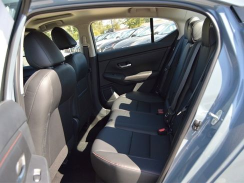 Used 2025 Nissan Sentra SR w/ SR Premium Package image 16