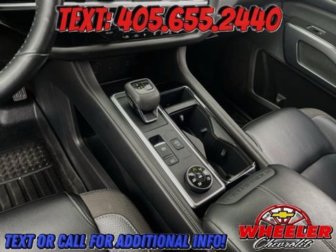 Used 2023 Nissan Pathfinder SL w/ Black Appearance Package image 23