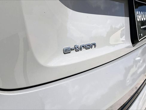 Used 2021 Audi e-tron Premium w/ Convenience Plus Package AWD/4WD image 28