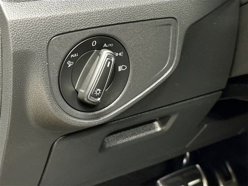 Used 2022 Volkswagen Atlas Cross Sport SEL R-Line image 10