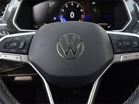 Certified 2024 Volkswagen Tiguan SE image 18