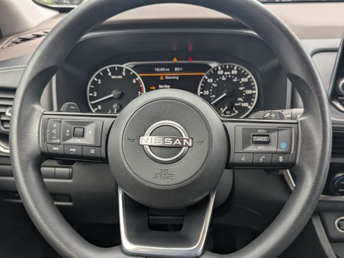 Used 2023 Nissan Rogue SV FWD image 16