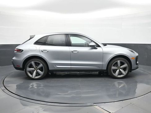 Certified 2025 Porsche Macan AWD/4WD image 24
