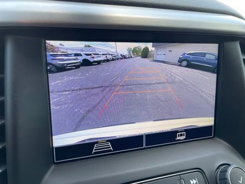Used 2023 GMC Acadia SLE w/ Driver Convenience Package FWD image 22