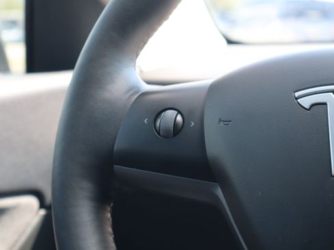 Used 2022 Tesla Model Y Long Range AWD/4WD image 15