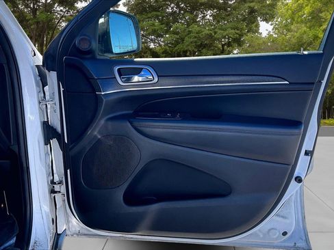 Used 2018 Jeep Grand Cherokee Limited image 29