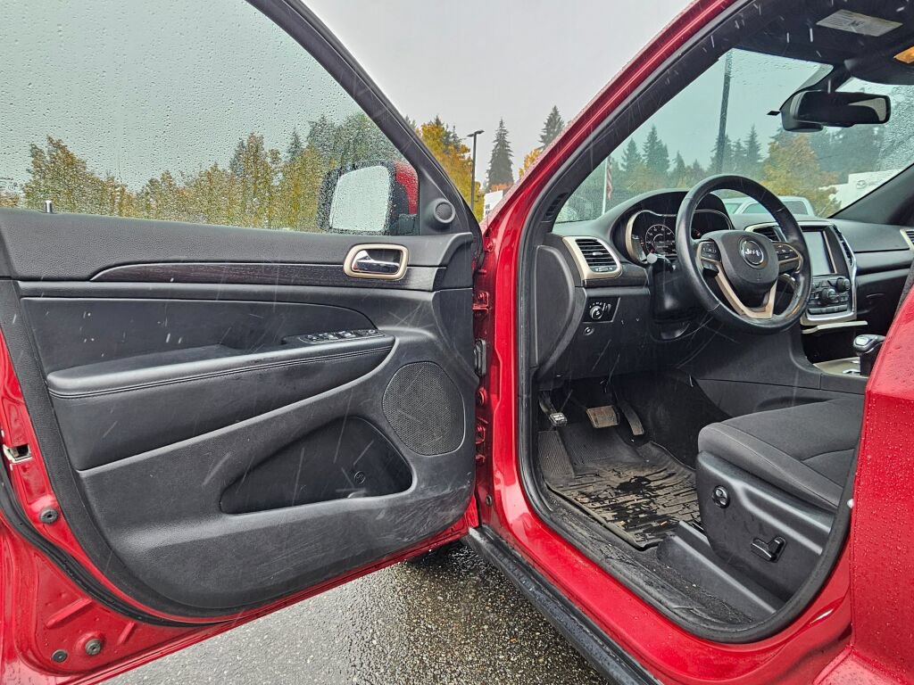 Used 2014 Jeep Grand Cherokee Laredo w/ Security & Convenience Group AWD/4WD image 24