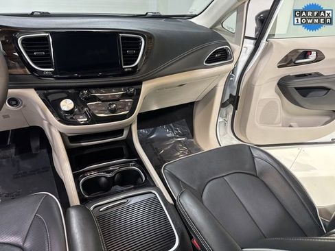 Used 2024 Chrysler Pacifica Limited FWD image 22