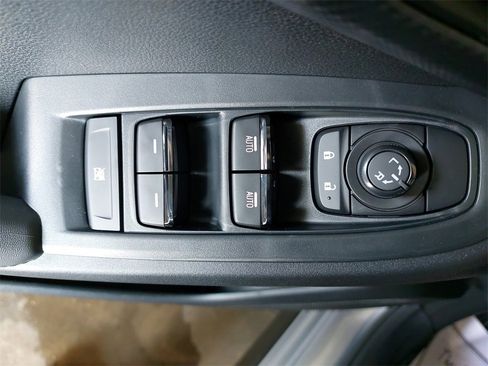 Used 2025 Subaru Crosstrek 2.0i Premium image 31