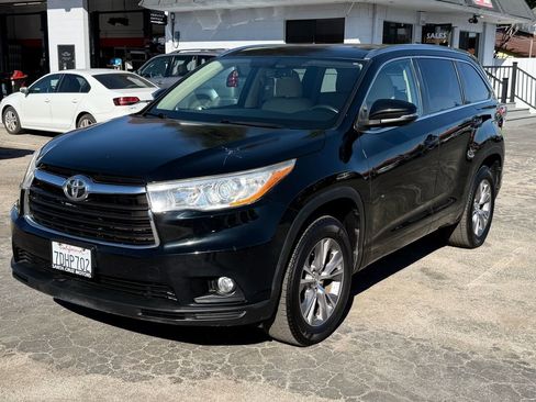 Used 2014 Toyota Highlander XLE image 3