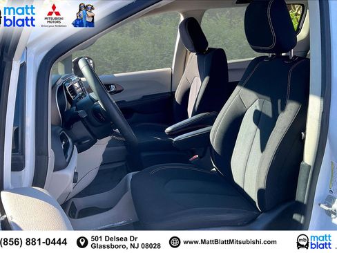 Used 2023 Chrysler Voyager LX image 26