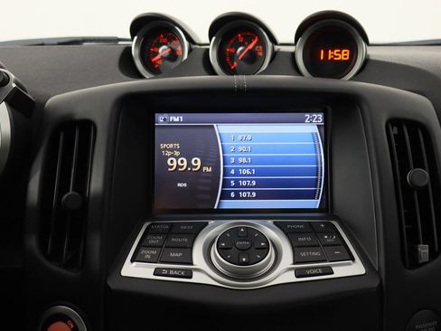 Used 2009 Nissan 370Z Touring RWD image 18