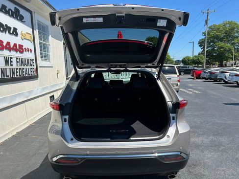 Used 2023 Toyota Venza XLE image 29