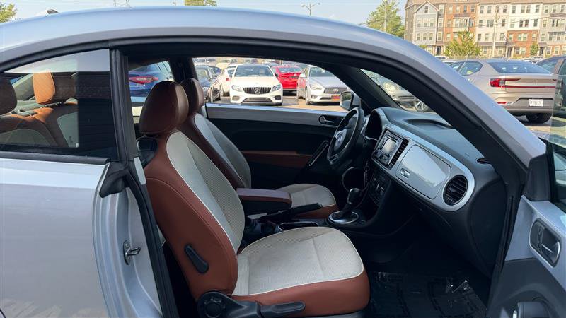 Used 2015 Volkswagen Beetle 1.8T Classic FWD image 15