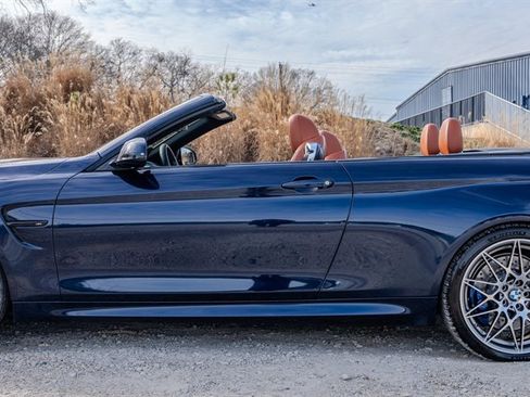 Used 2018 BMW M4 Convertible image 15