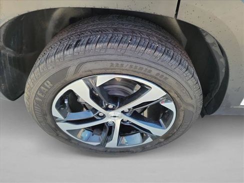 Used 2025 Chevrolet Trax RS w/ Driver Confidence Package FWD image 11