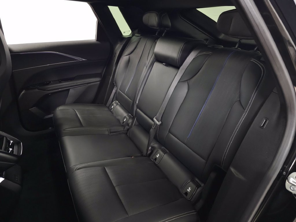 Certified 2024 Cadillac Lyriq Sport w/ LPO, Floor Liner Package AWD/4WD image 40