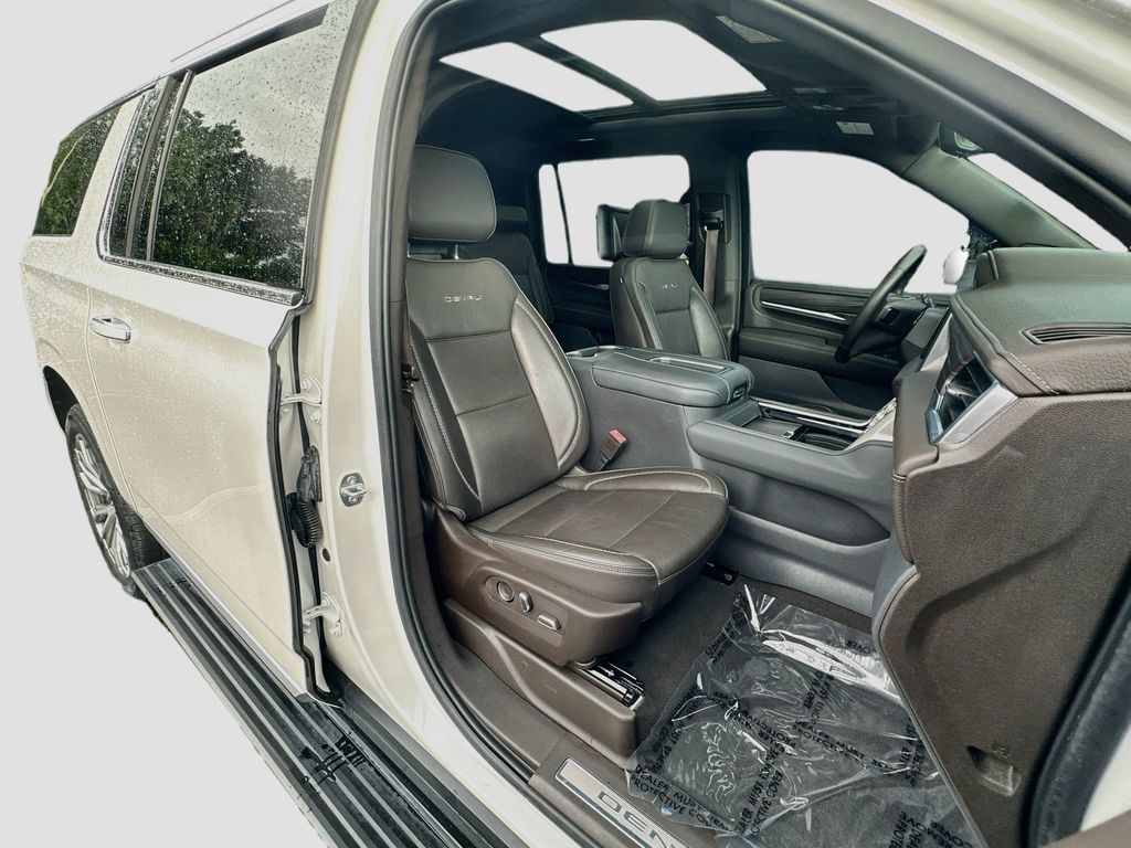 Used 2021 GMC Yukon XL Denali w/ Denali Premium Package RWD image 32