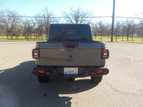 Used 2021 Jeep Gladiator Rubicon image 3