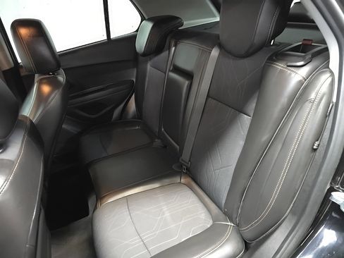 Used 2020 Chevrolet Trax LT w/ Redline Edition image 31