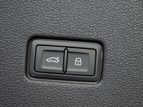 Used 2022 Audi Q8 Premium Plus w/ Premium Plus Package image 31