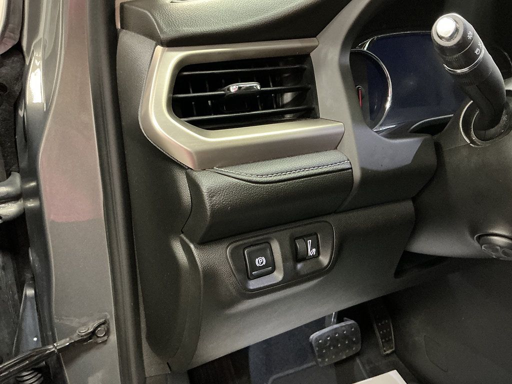 Used 2018 GMC Acadia Denali AWD/4WD image 15