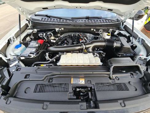 Certified 2025 Ford Expedition Active AWD/4WD image 8
